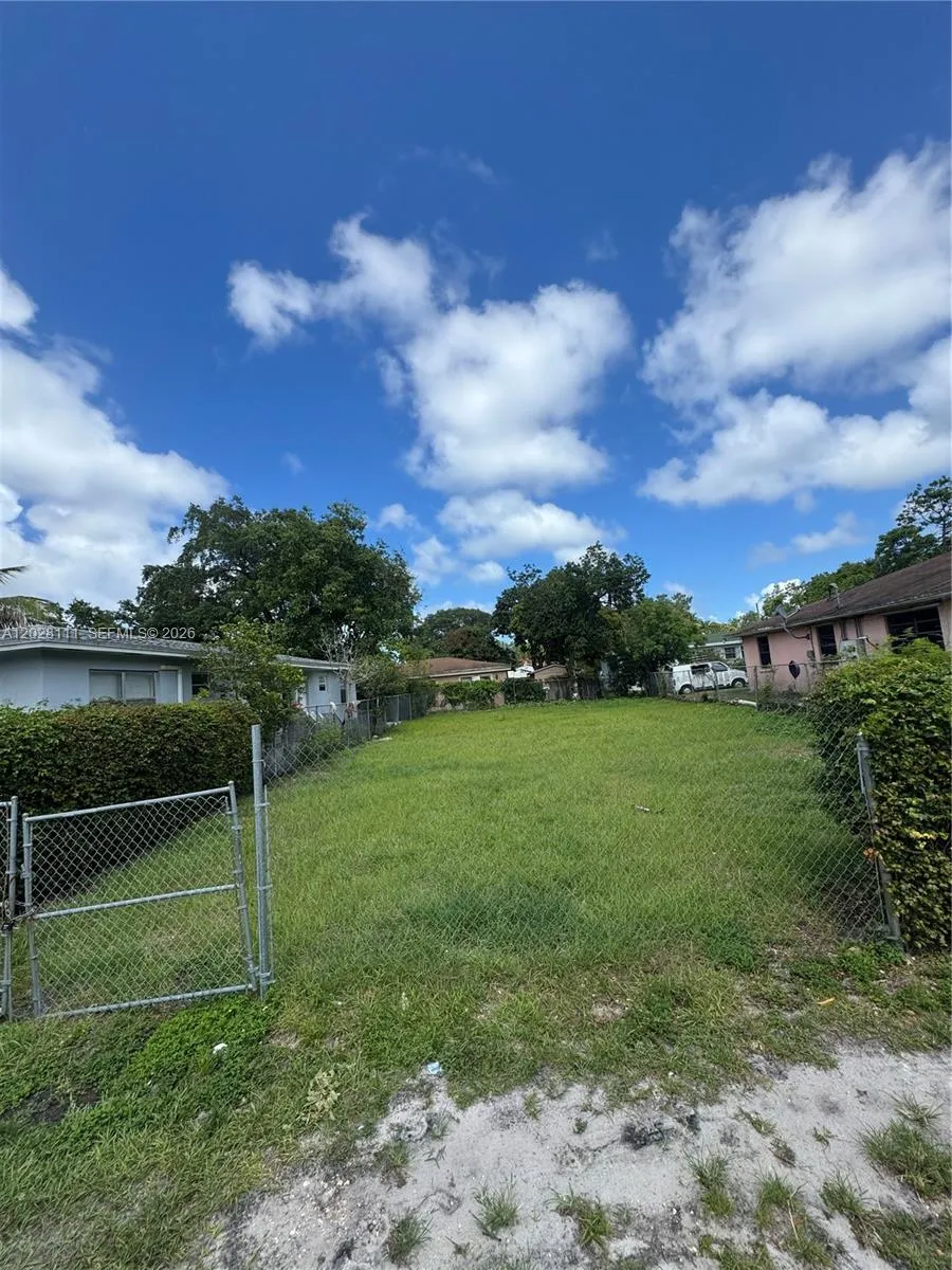 6335 NW 1st Ct, Miami FL 33150