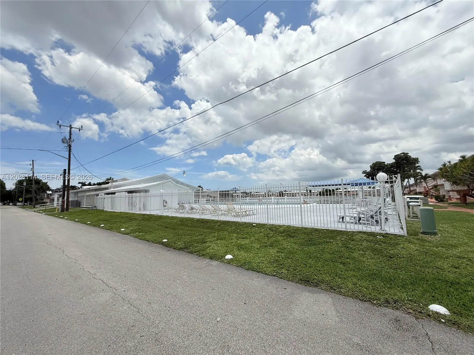 725 SW 11 Ave # F8, Hallandale Beach FL 33009