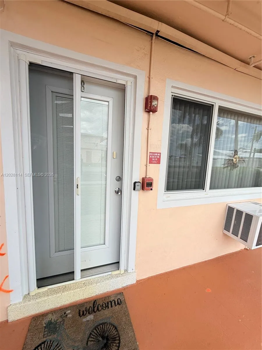 725 SW 11 Ave # F8, Hallandale Beach FL 33009
