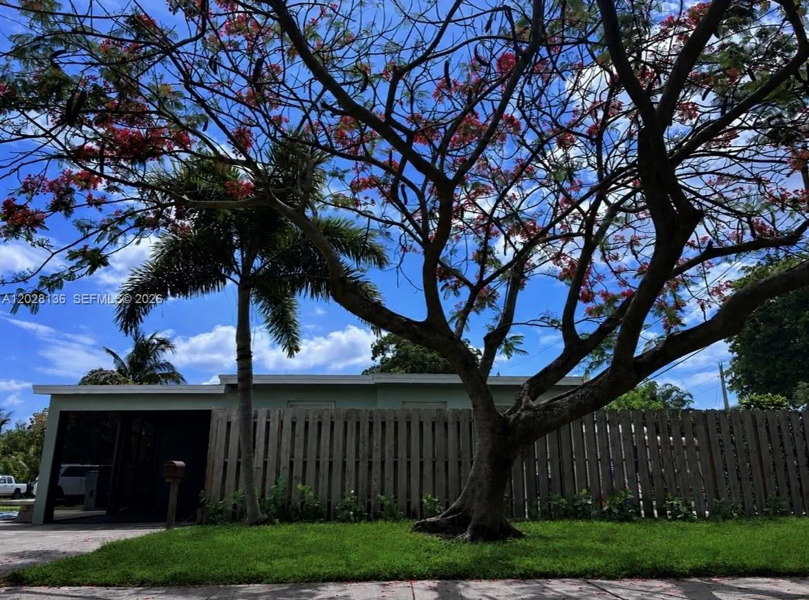 810 NE 3rd Ave, Pompano Beach FL 33060