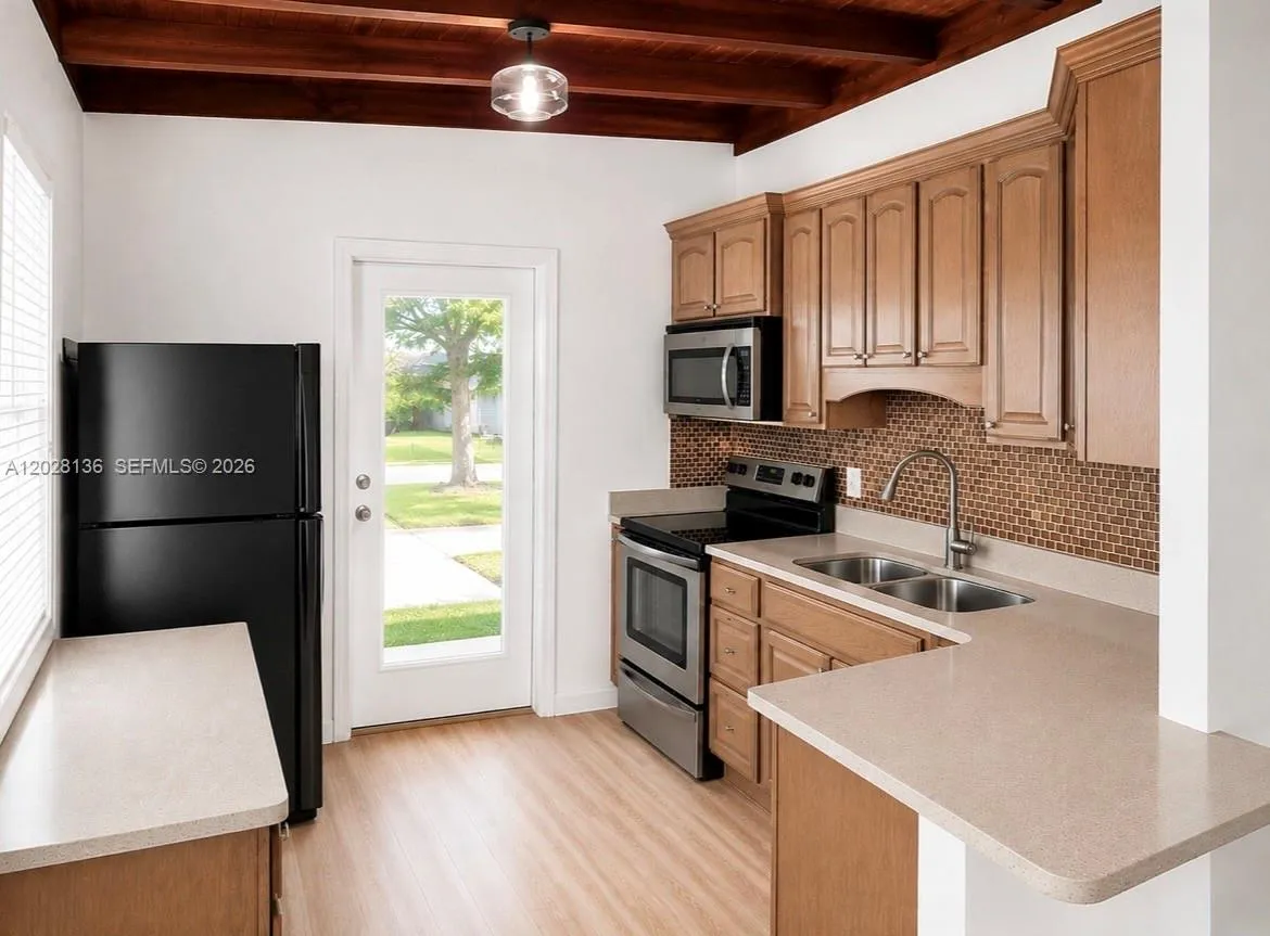 810 NE 3rd Ave, Pompano Beach FL 33060