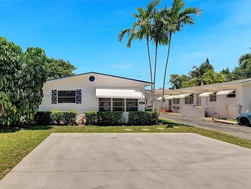 2627 Lincoln St, Hollywood FL 33020