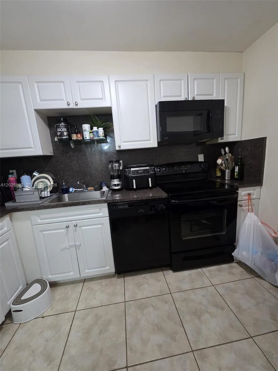 450 Commodore Dr # 108, Plantation FL 33325