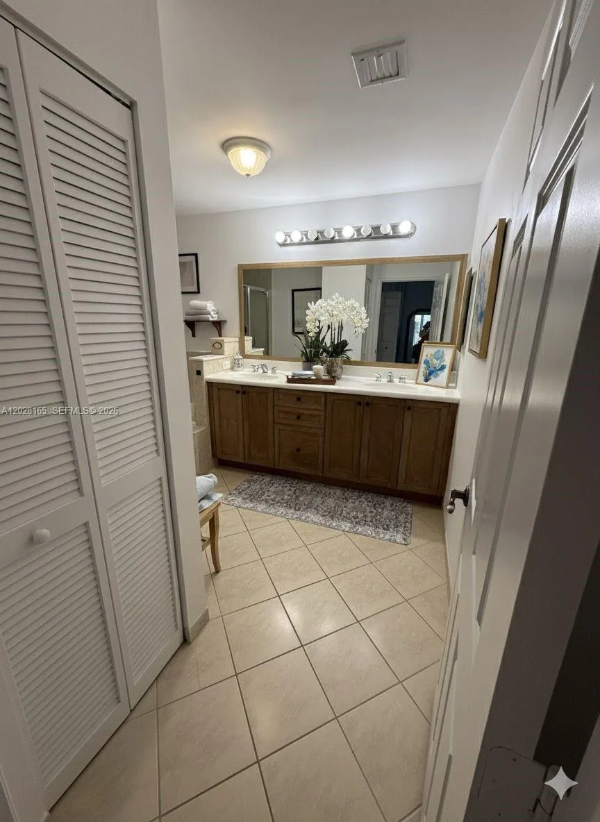 8390 SW 72nd Ave # 519, Miami FL 33143