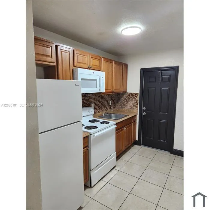 877 NW 10th St, Florida City FL 33034