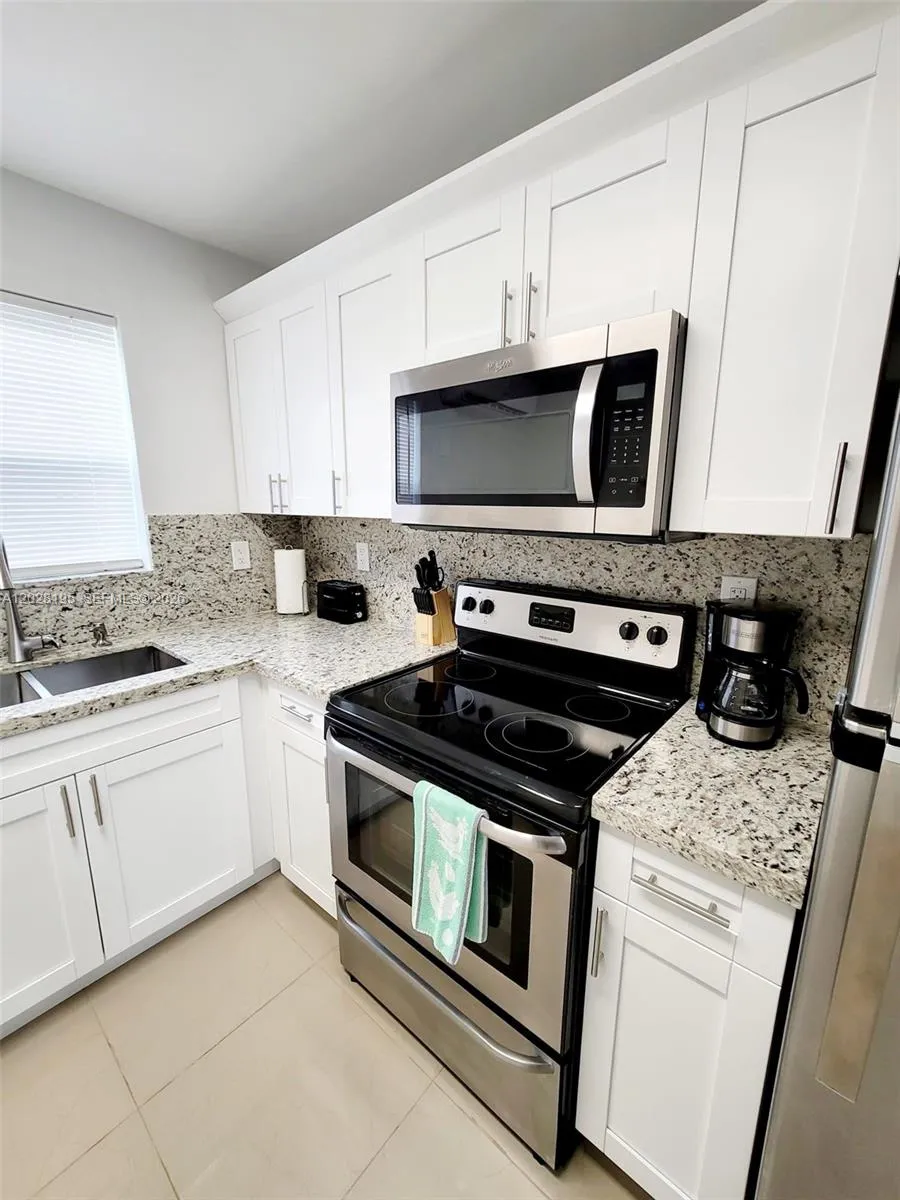1723 Wiley St, Hollywood FL 33020
