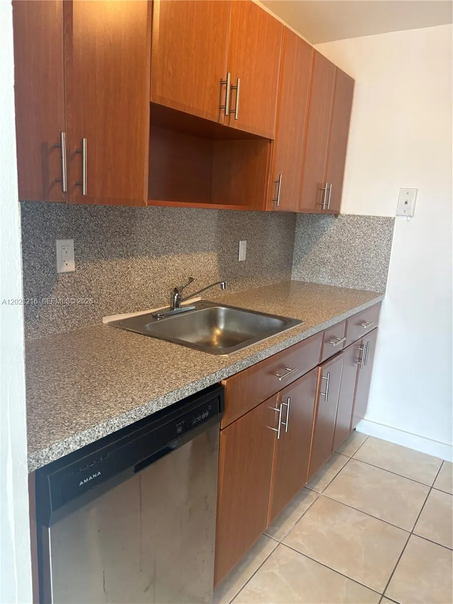 2000 NE 135th St # 208, North Miami FL 33181