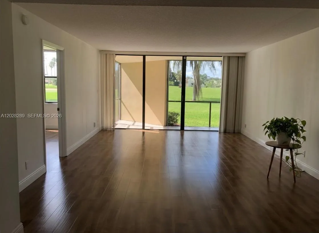 16300 Golf Club Rd # 105, Weston FL 33326