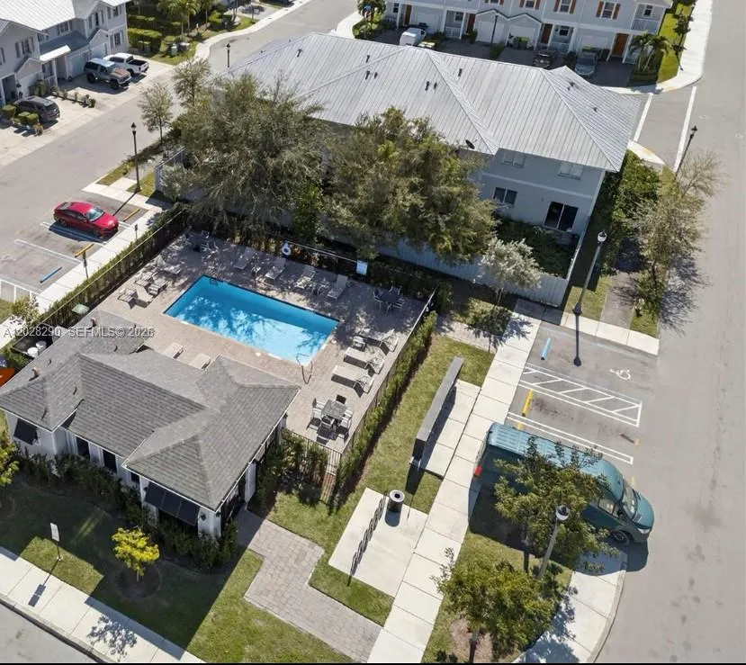 916 SE 17th Ct, Homestead FL 33034