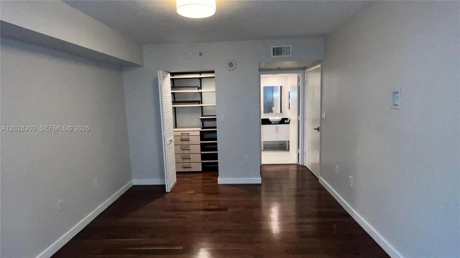 31 SE 5th St # 411, Miami FL 33131