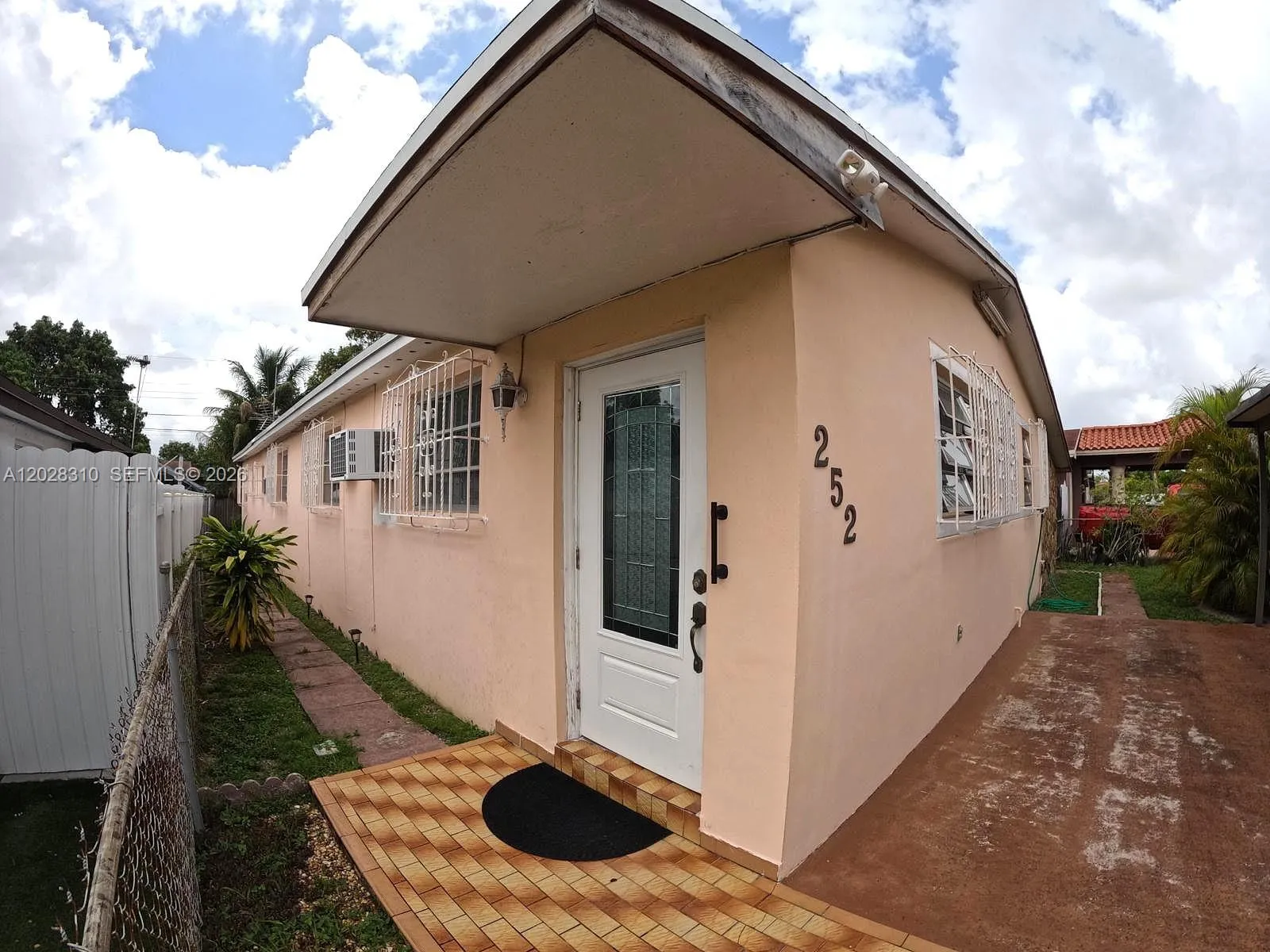 252 E 37th St, Hialeah FL 33013