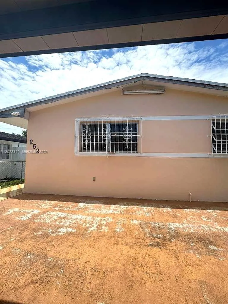 252 E 37th St, Hialeah FL 33013