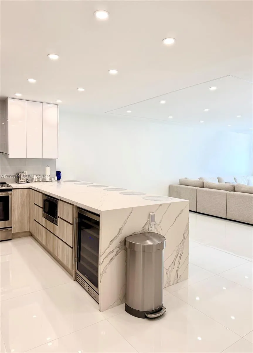 19390 Collins Ave # 908, Sunny Isles Beach FL 33160