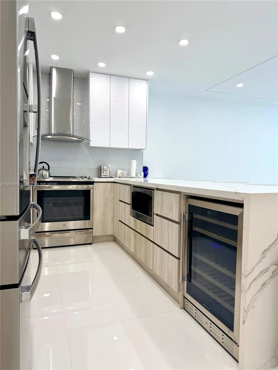 19390 Collins Ave # 908, Sunny Isles Beach FL 33160