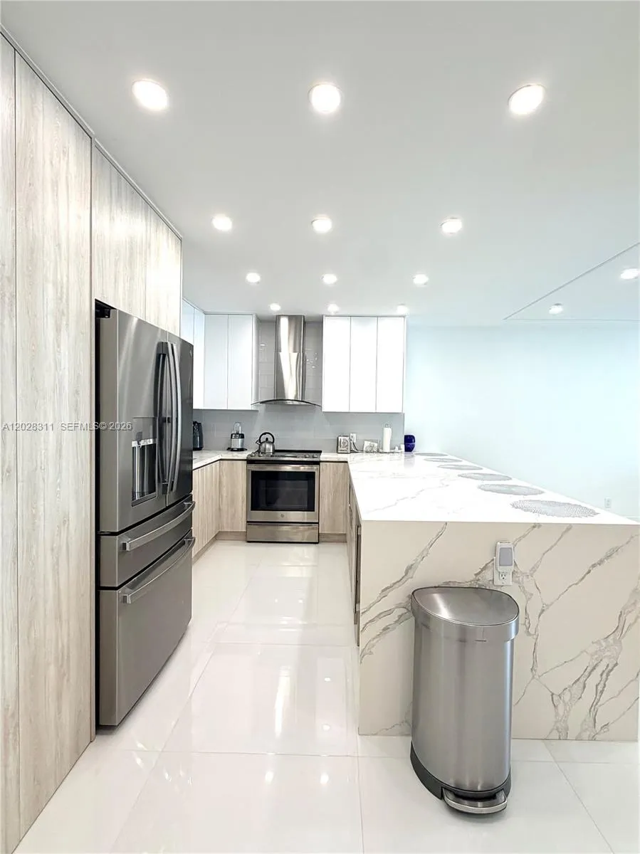 19390 Collins Ave # 908, Sunny Isles Beach FL 33160