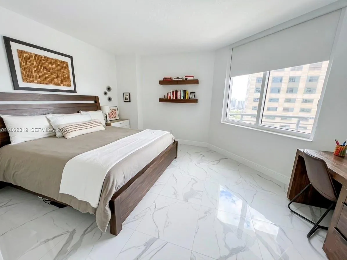 335 S Biscayne Blvd # 3300, Miami FL 33131