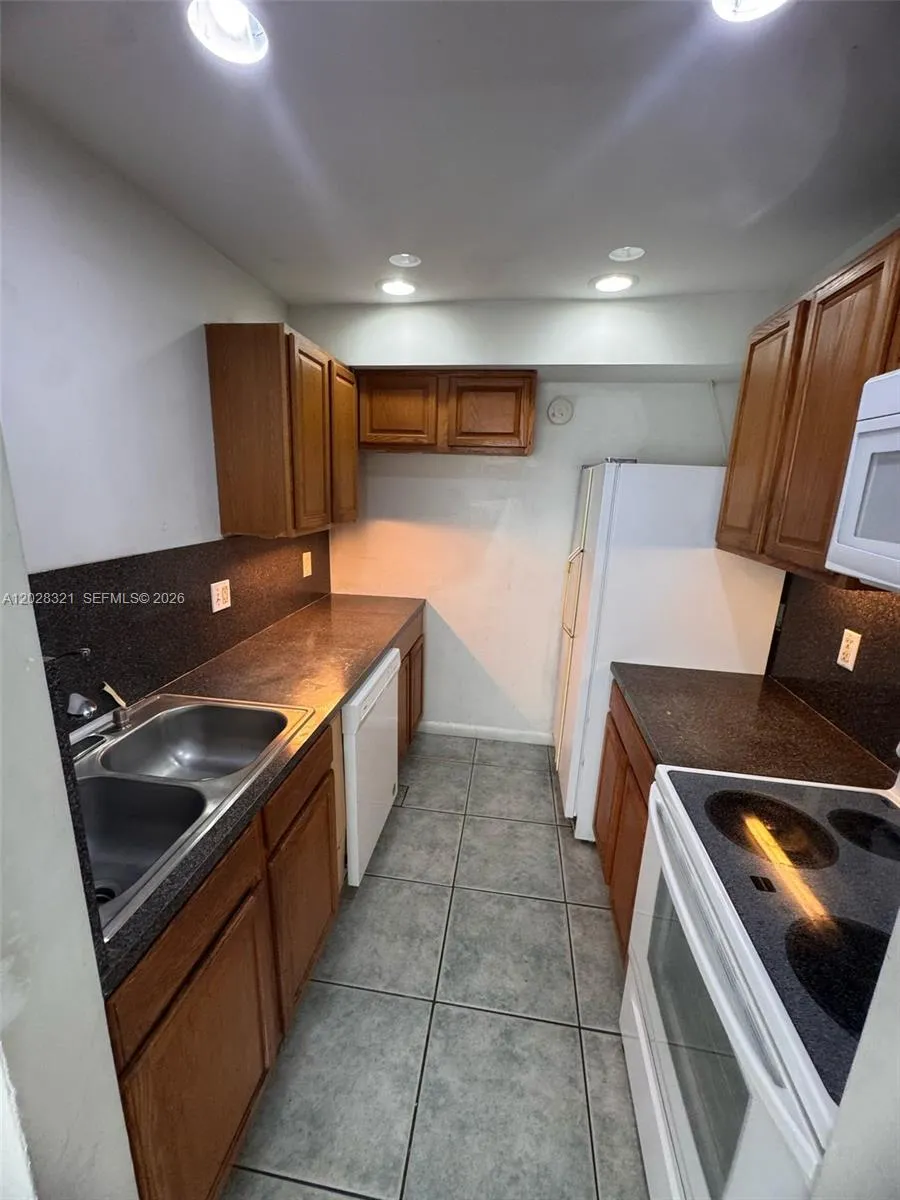 2120 Sherwood Forest Blvd # 30, West Palm Beach FL 33415
