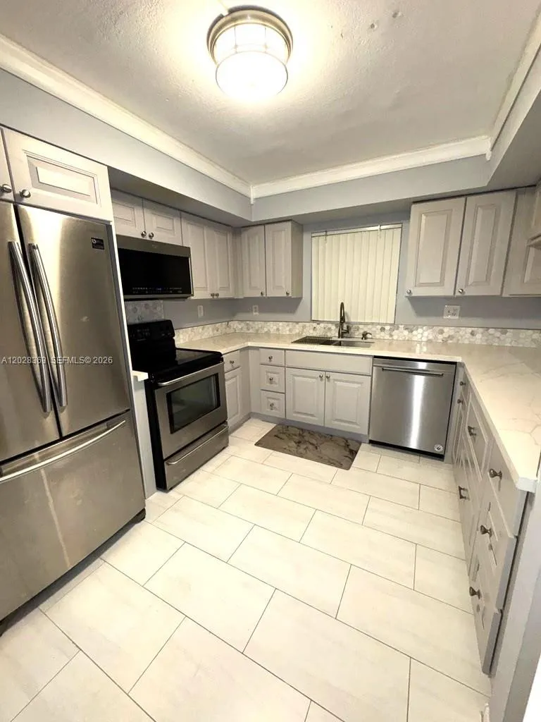 3263 NW 44th St # 2, Oakland Park FL 33309