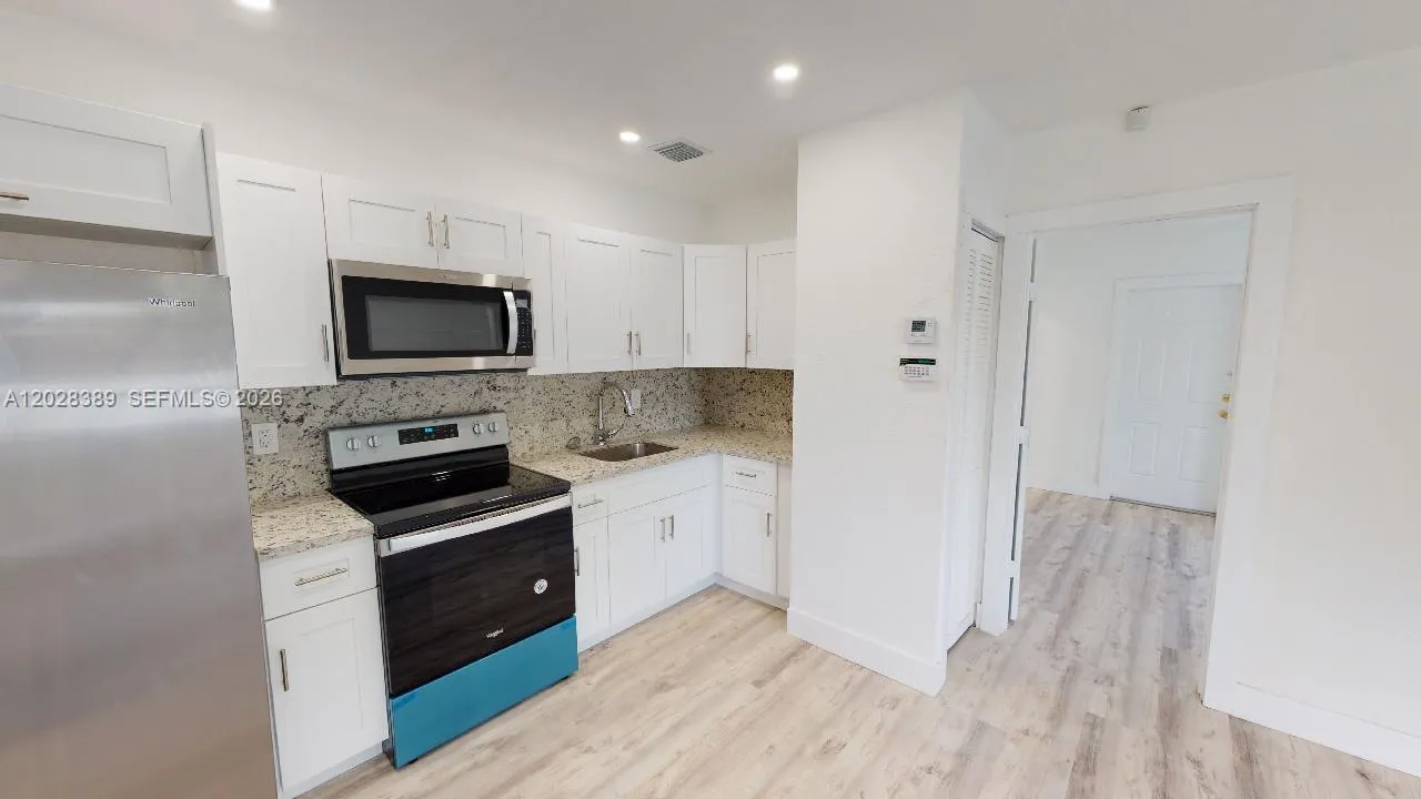 2392 NW 9th St # 2392, Miami FL 33125