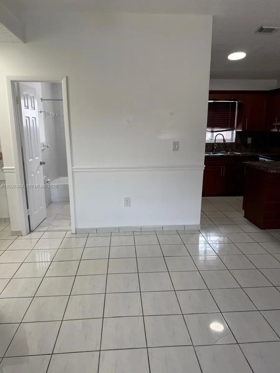 2212 W 74th St # 28, Hialeah FL 33016