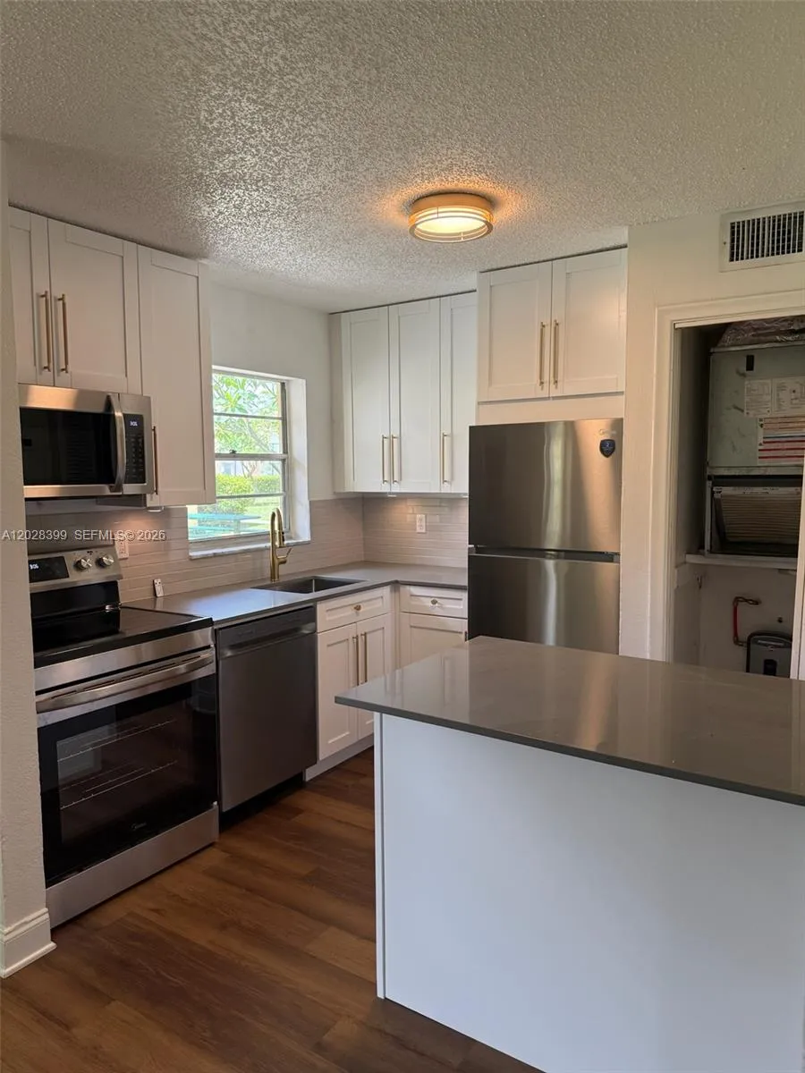 5168 NE 6th Ave # 416, Oakland Park FL 33334