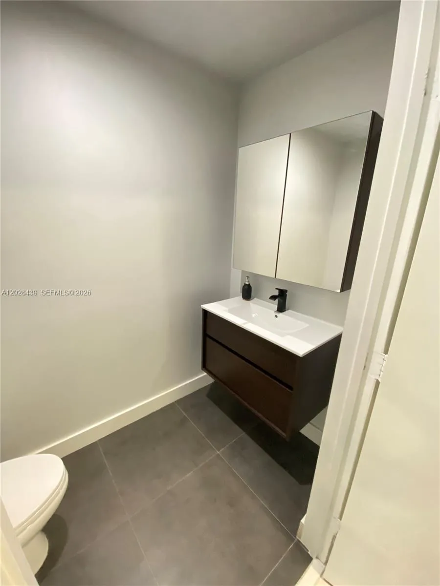 60 SW 13th St # 2212, Miami FL 33130