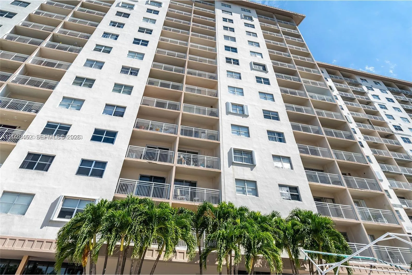 400 Kings Point Dr # 104, Sunny Isles Beach FL 33160