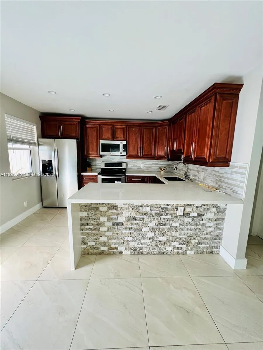 125 SE 4th Ave # 2, Hallandale Beach FL 33009