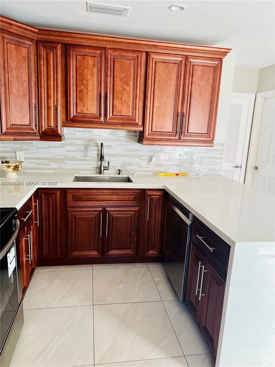 125 SE 4th Ave # 2, Hallandale Beach FL 33009