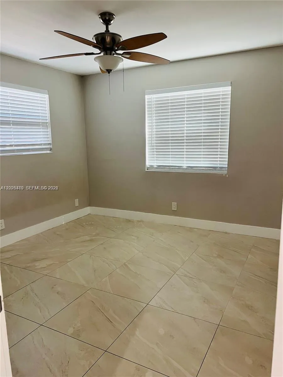 125 SE 4th Ave # 2, Hallandale Beach FL 33009