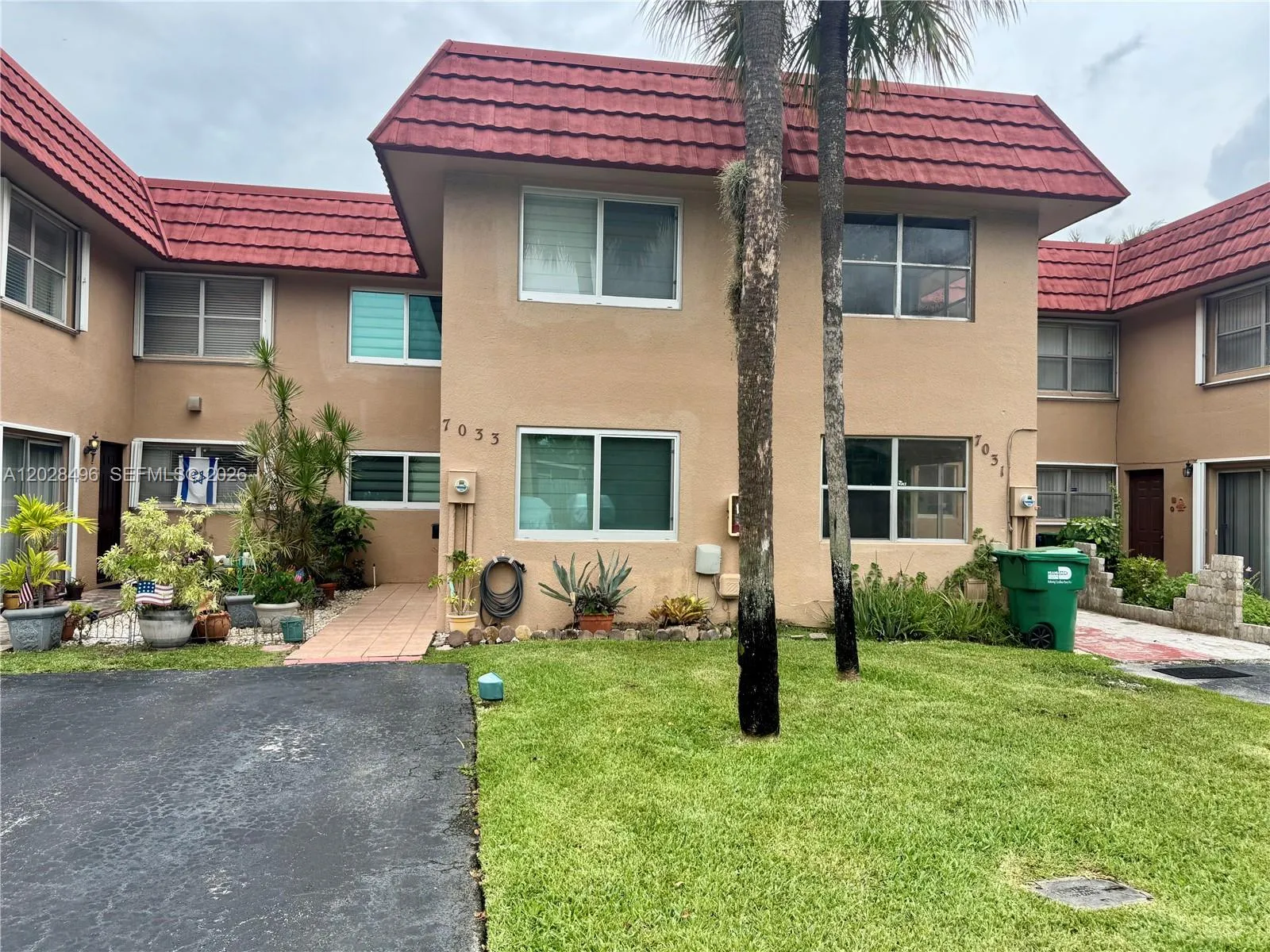 7033 NW 169th St, Hialeah FL 33015