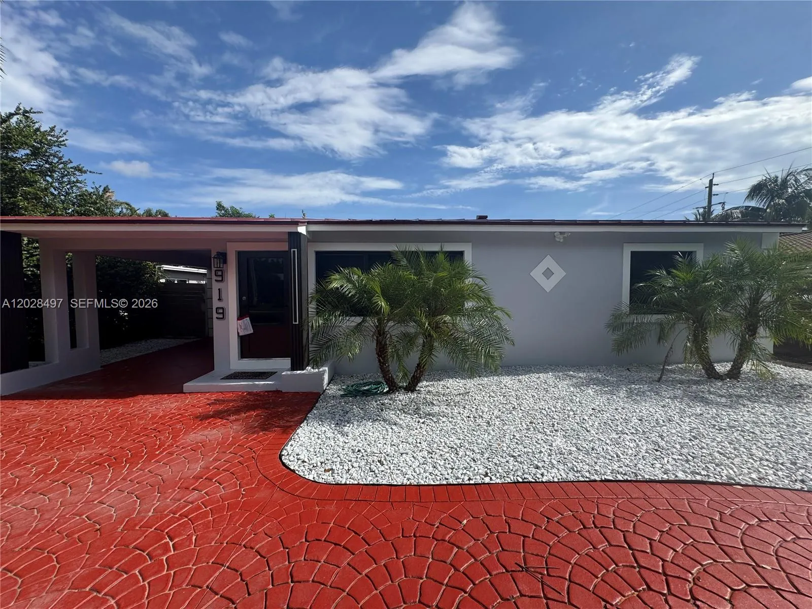 919 NE 4th Ct, Hallandale Beach FL 33009