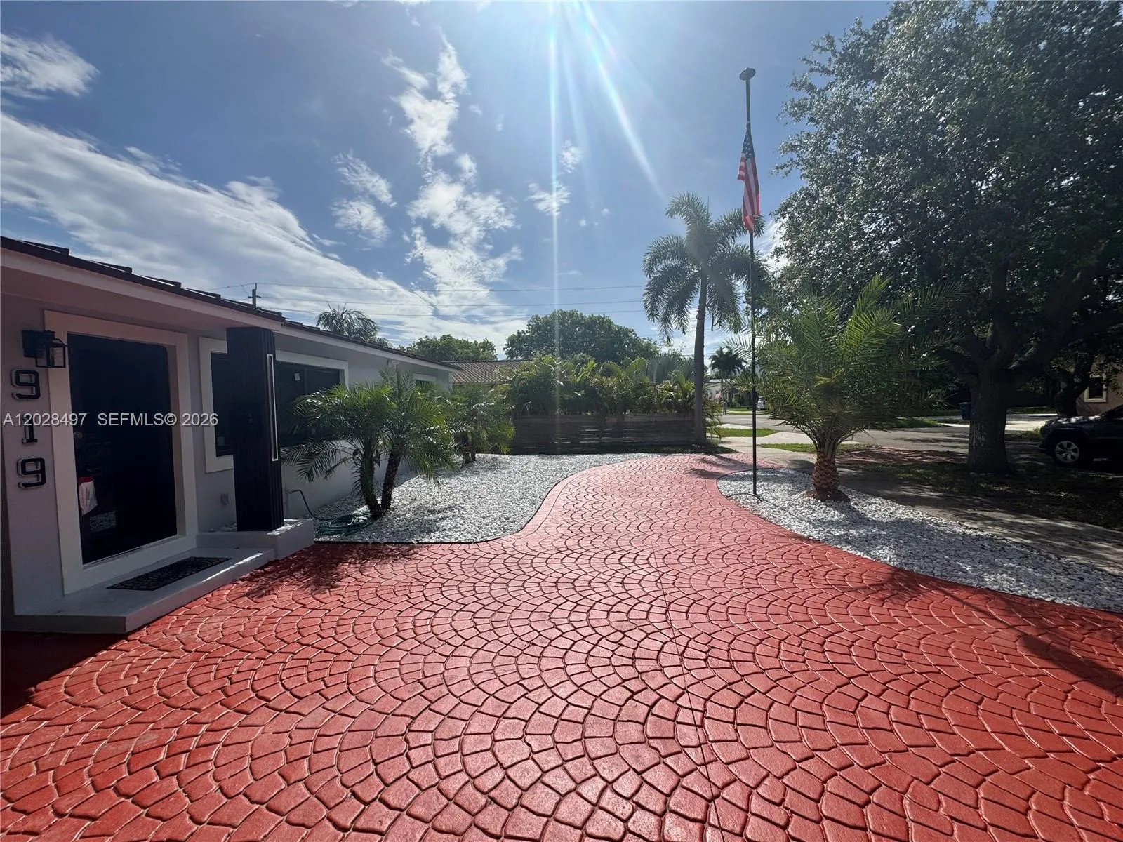 919 NE 4th Ct, Hallandale Beach FL 33009