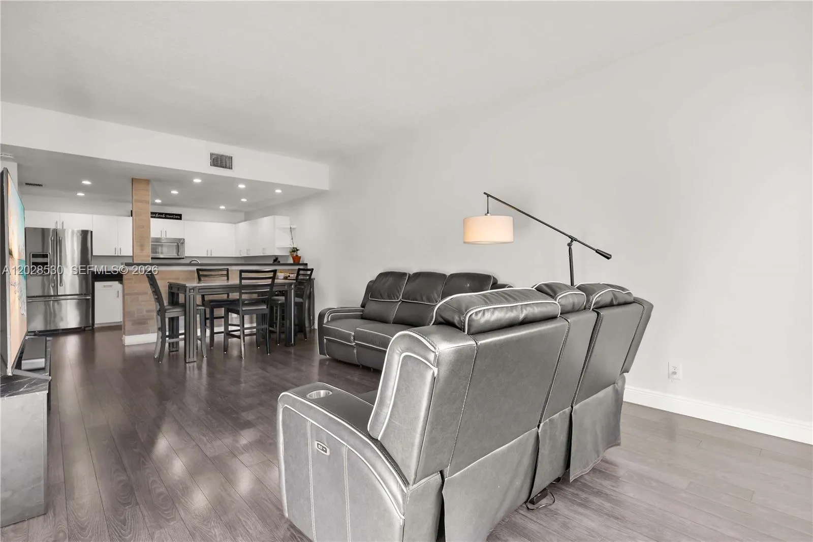 9581 SW 3rd St, Pembroke Pines FL 33025