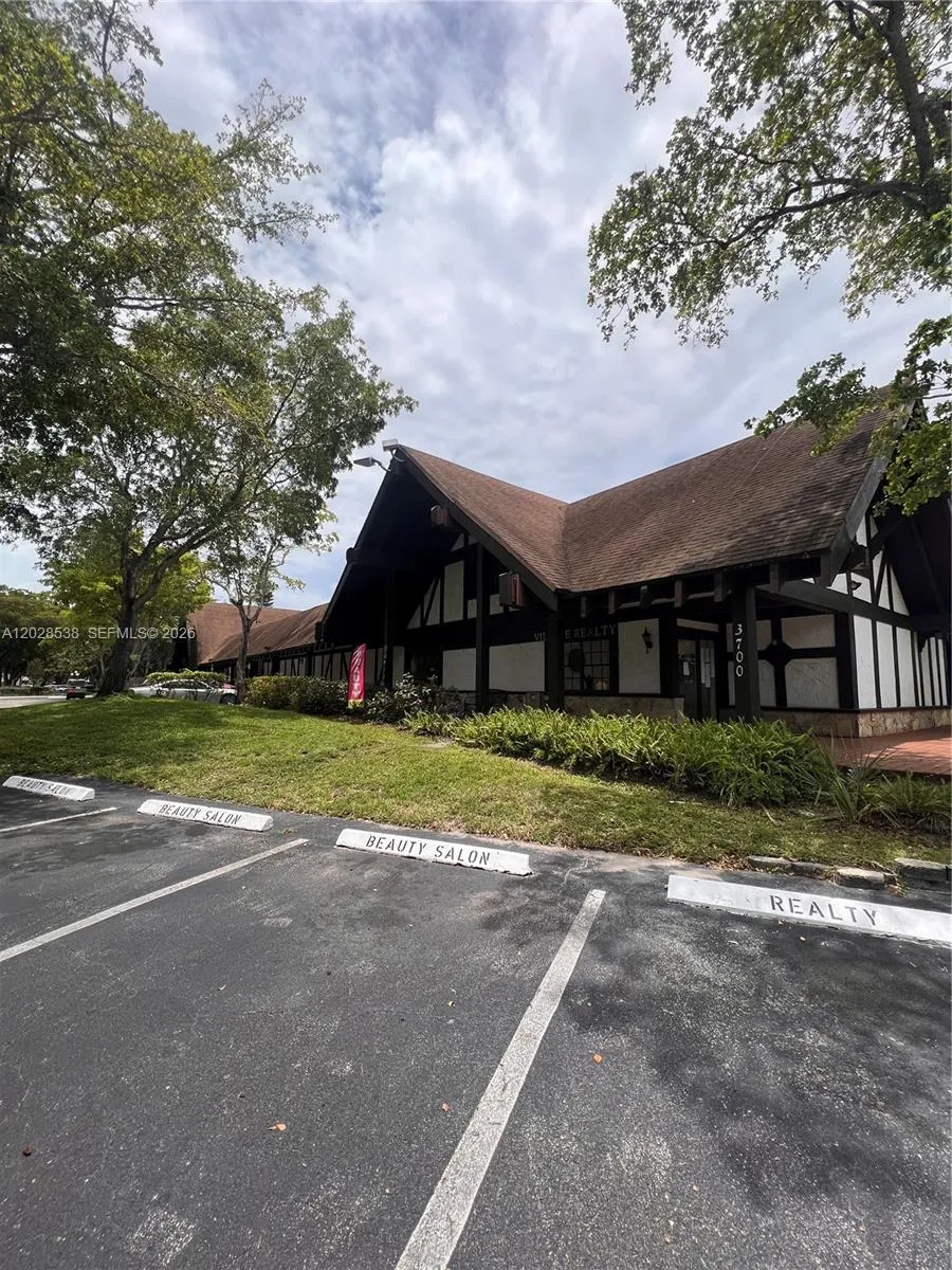 3760 Inverrary Dr # 2A, Lauderhill FL 33319