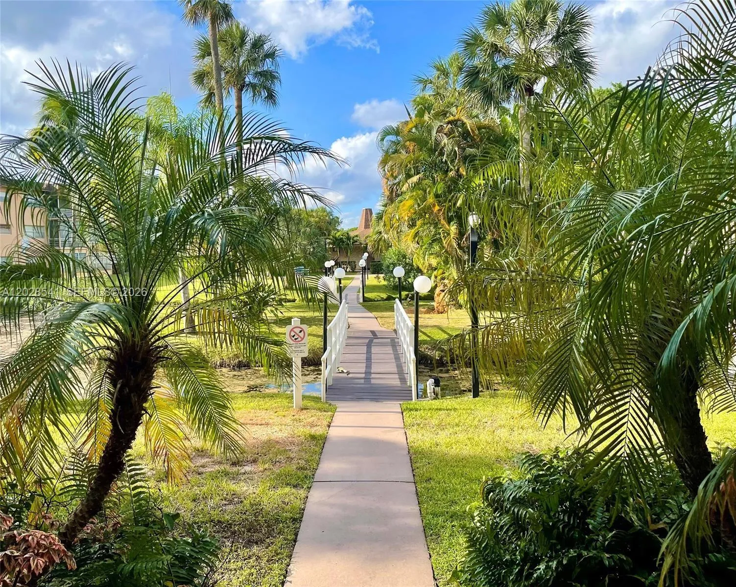 5021 W Oakland Park Blvd # 309, Lauderdale Lakes FL 33313