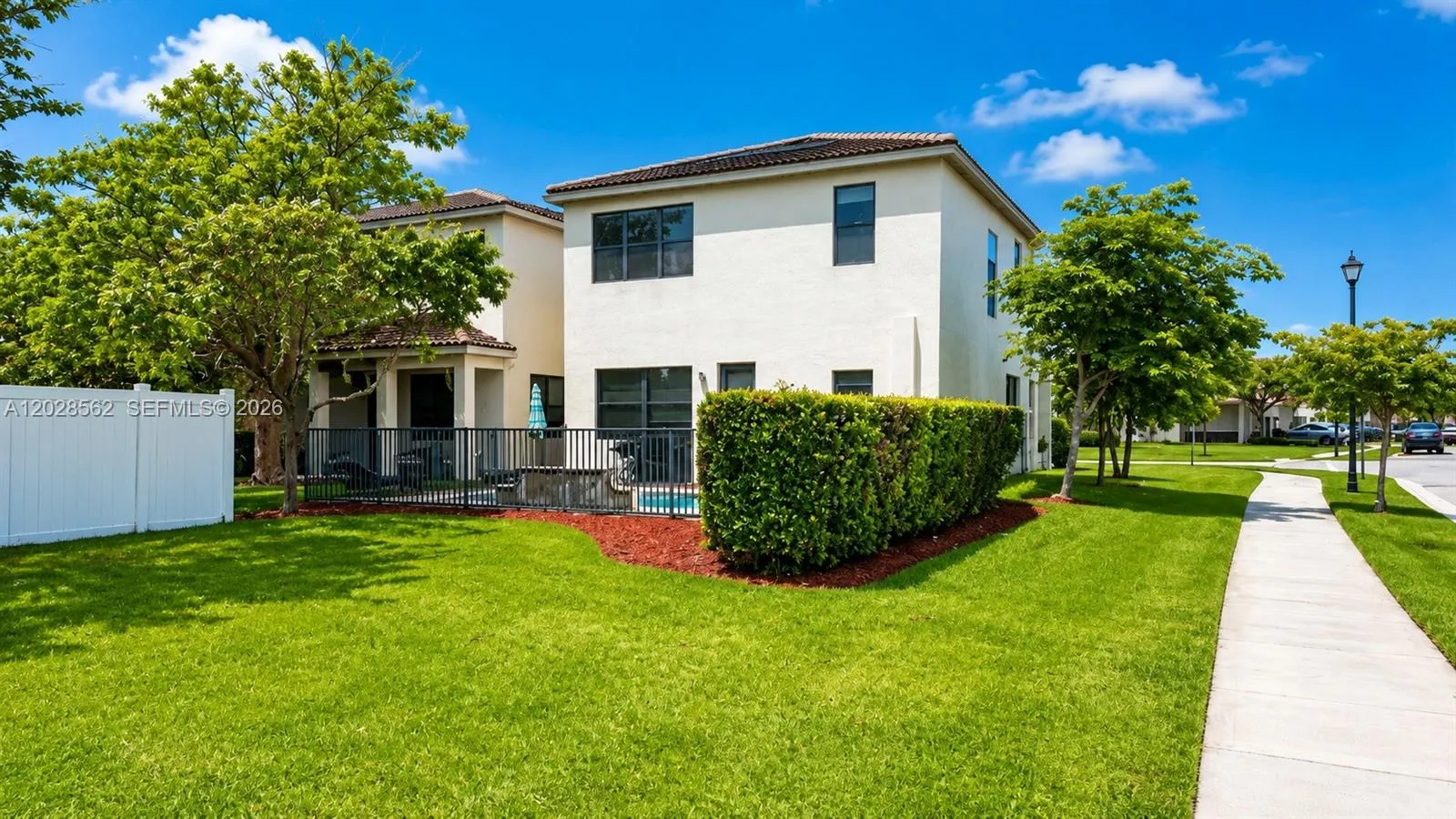 19329 NE 8th Ct, Miami FL 33179