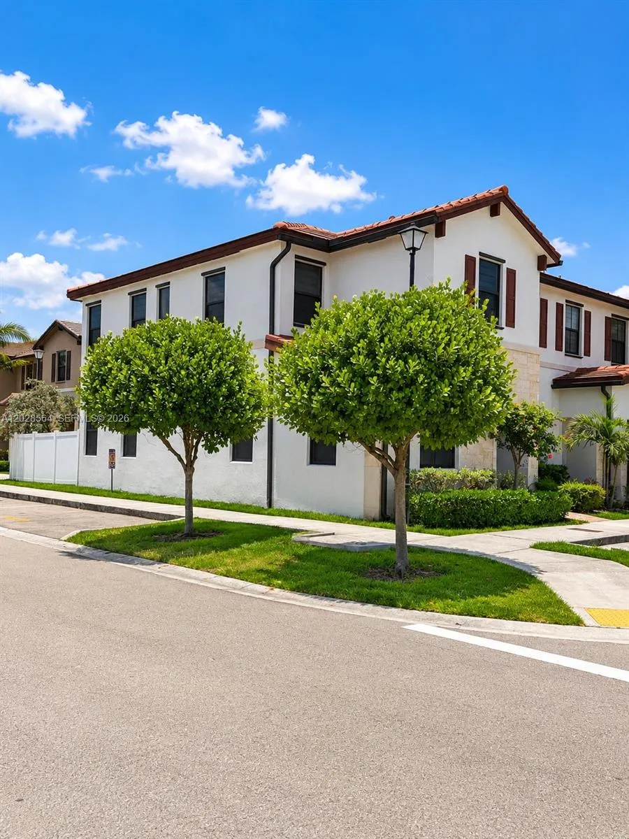 3368 W 105th Ter, Hialeah FL 33018