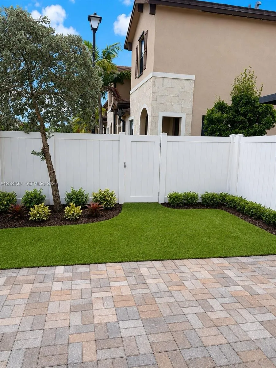 3368 W 105th Ter, Hialeah FL 33018