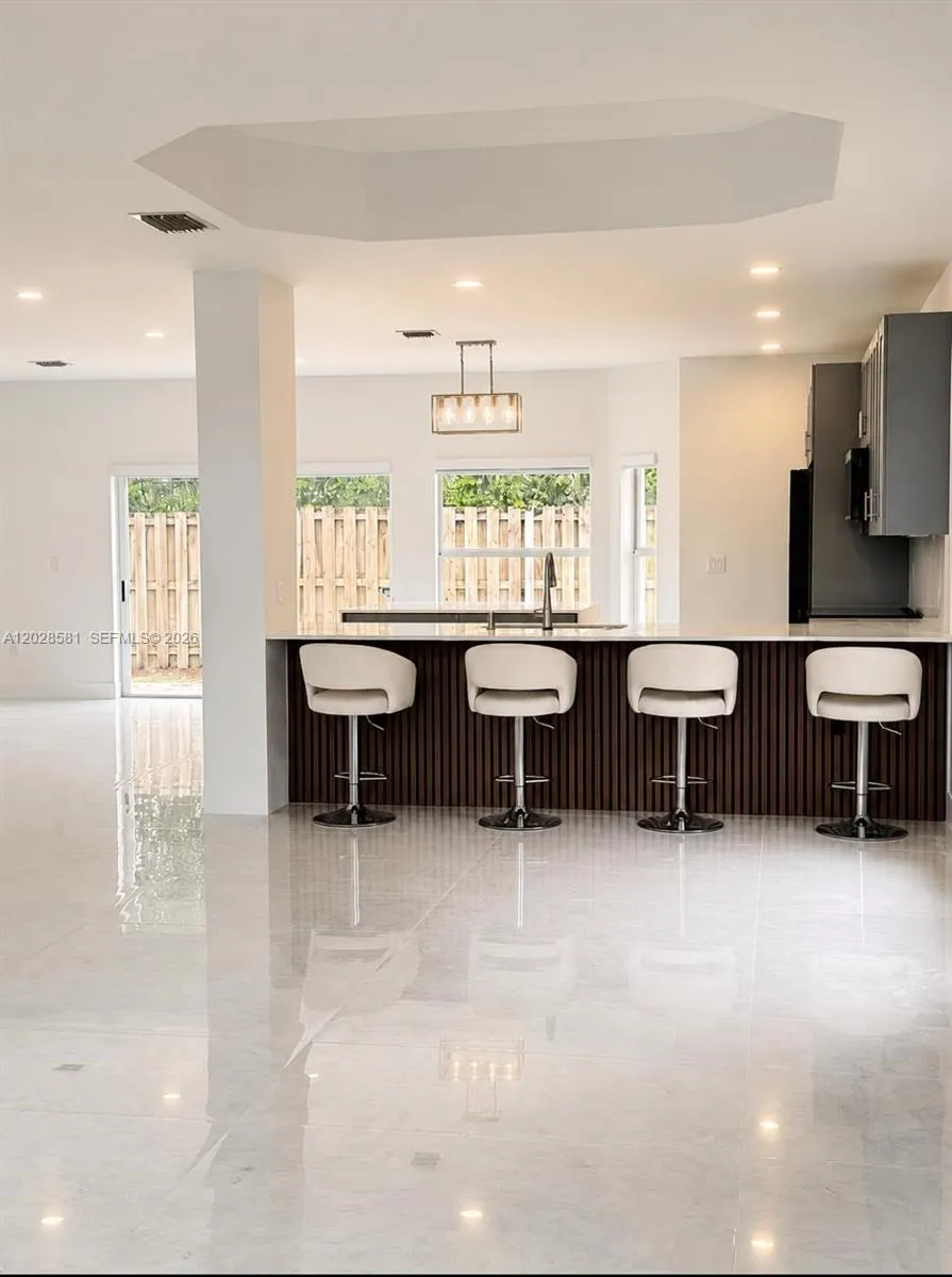 11244 NW 58th Ter, Doral FL 33178