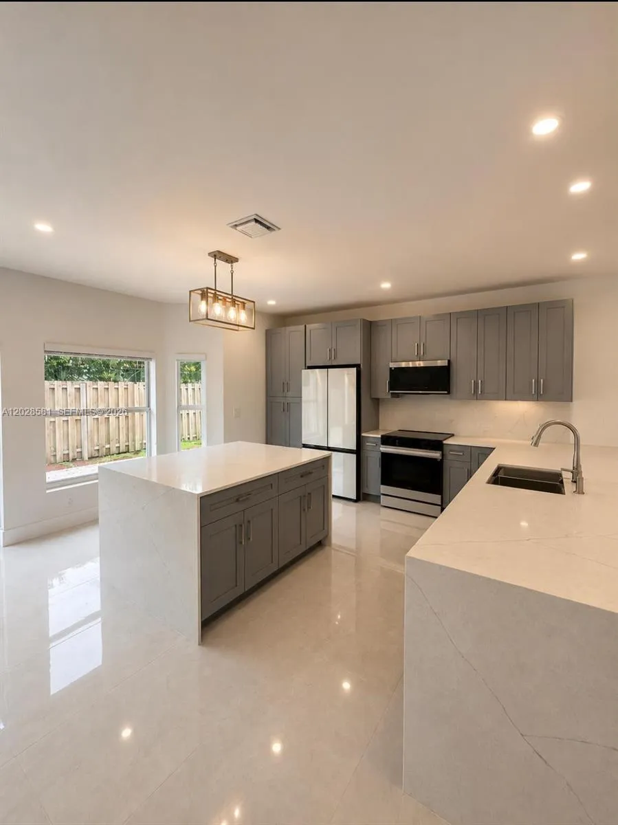 11244 NW 58th Ter, Doral FL 33178
