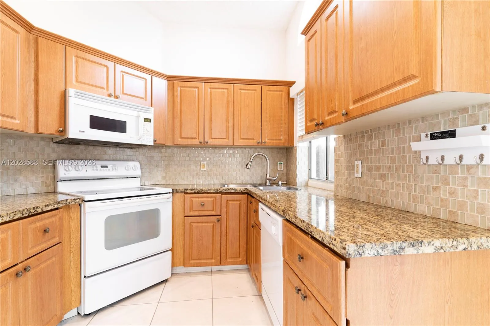 1341 Seagrape Cir, Weston FL 33326