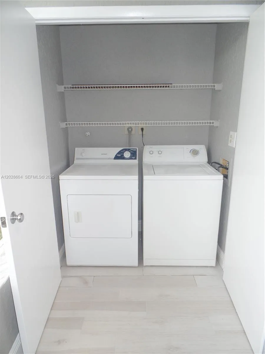 2851 N Oakland Forest Dr # 111, Oakland Park FL 33309