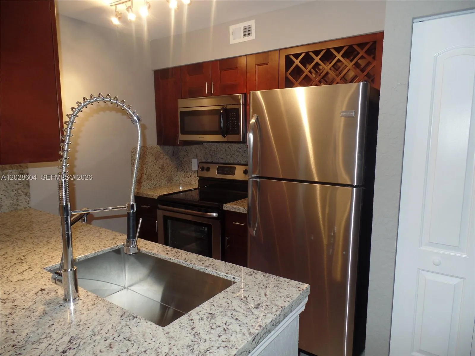 2851 N Oakland Forest Dr # 111, Oakland Park FL 33309