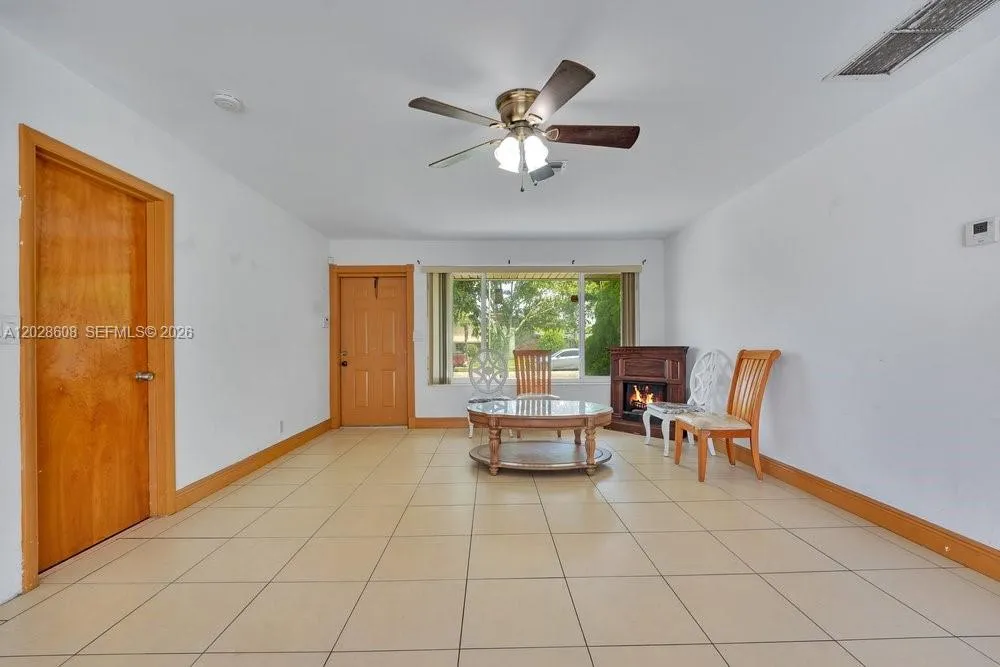 6570 Hayes St, Hollywood FL 33024