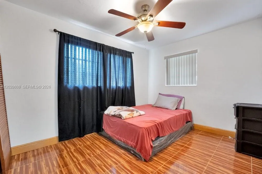 6570 Hayes St, Hollywood FL 33024