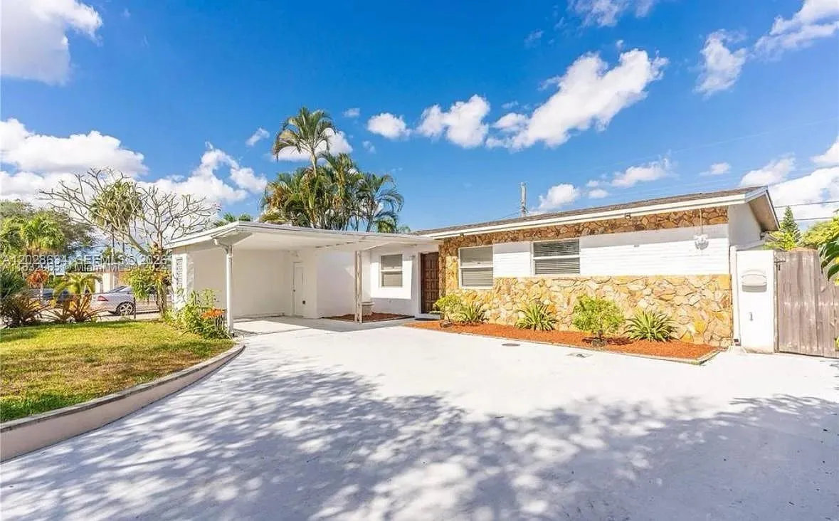 7851 Raleigh St, Hollywood FL 33024