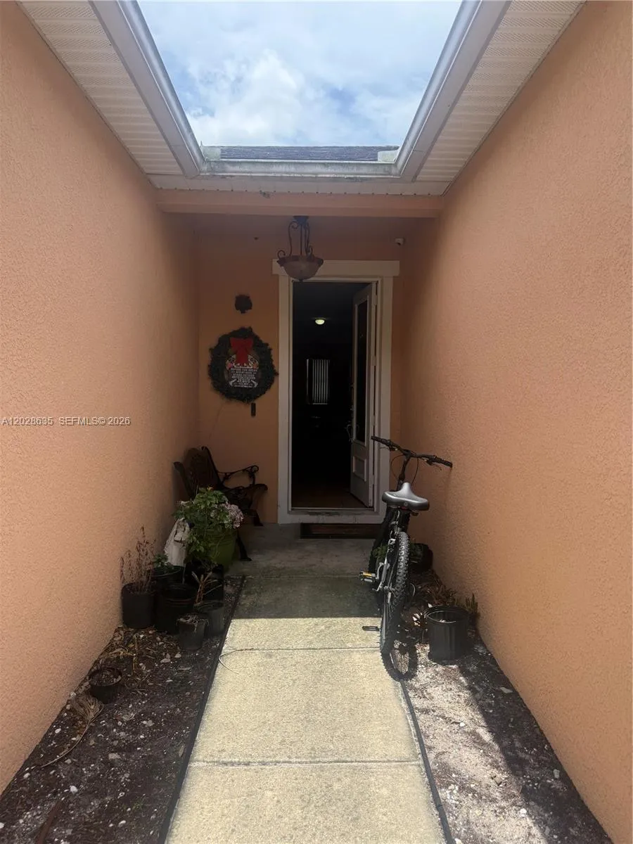 342 STAR SHELL DR, Tampa FL 33572