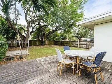 516 SW 12th St, Fort Lauderdale FL 33315