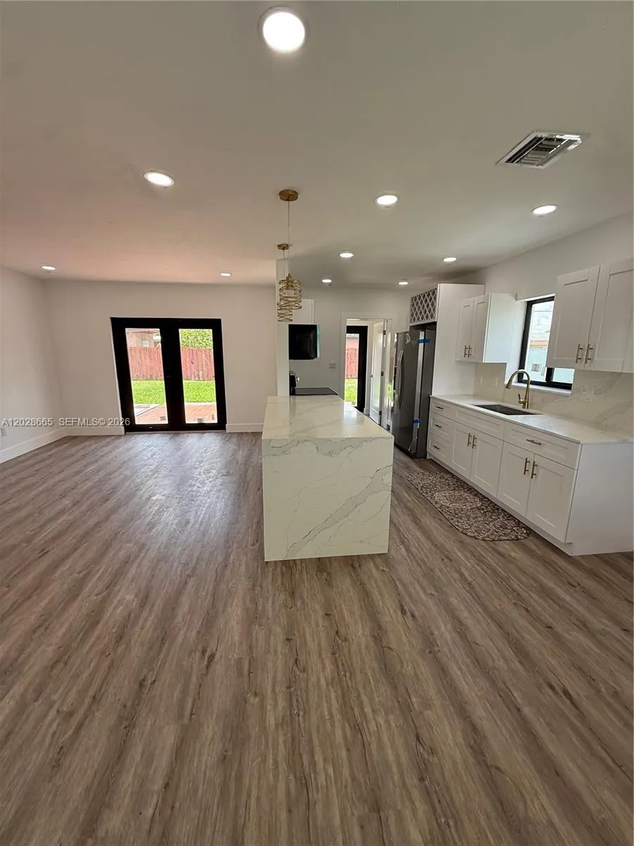 1014 W 66th St, Hialeah FL 33012